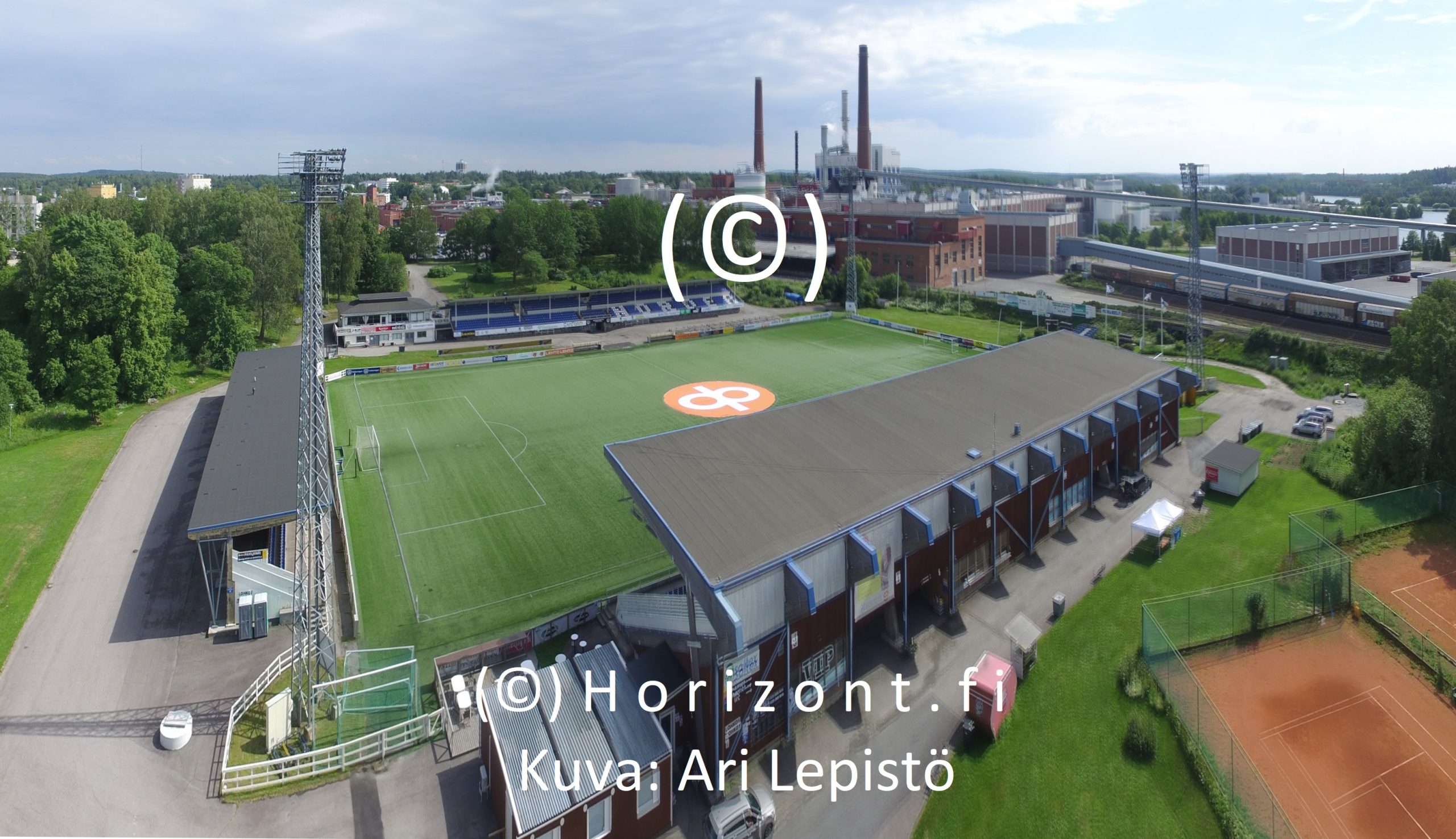 kuva tehtaan kenttä
