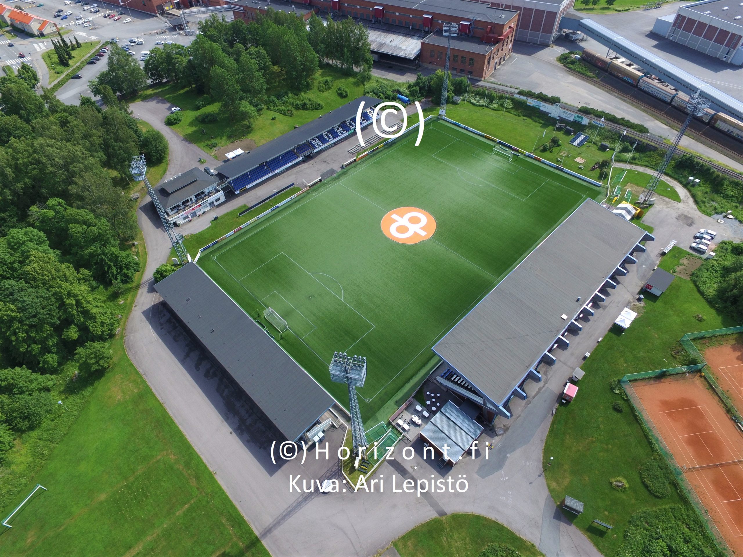 valokuva tehtaan kenttä